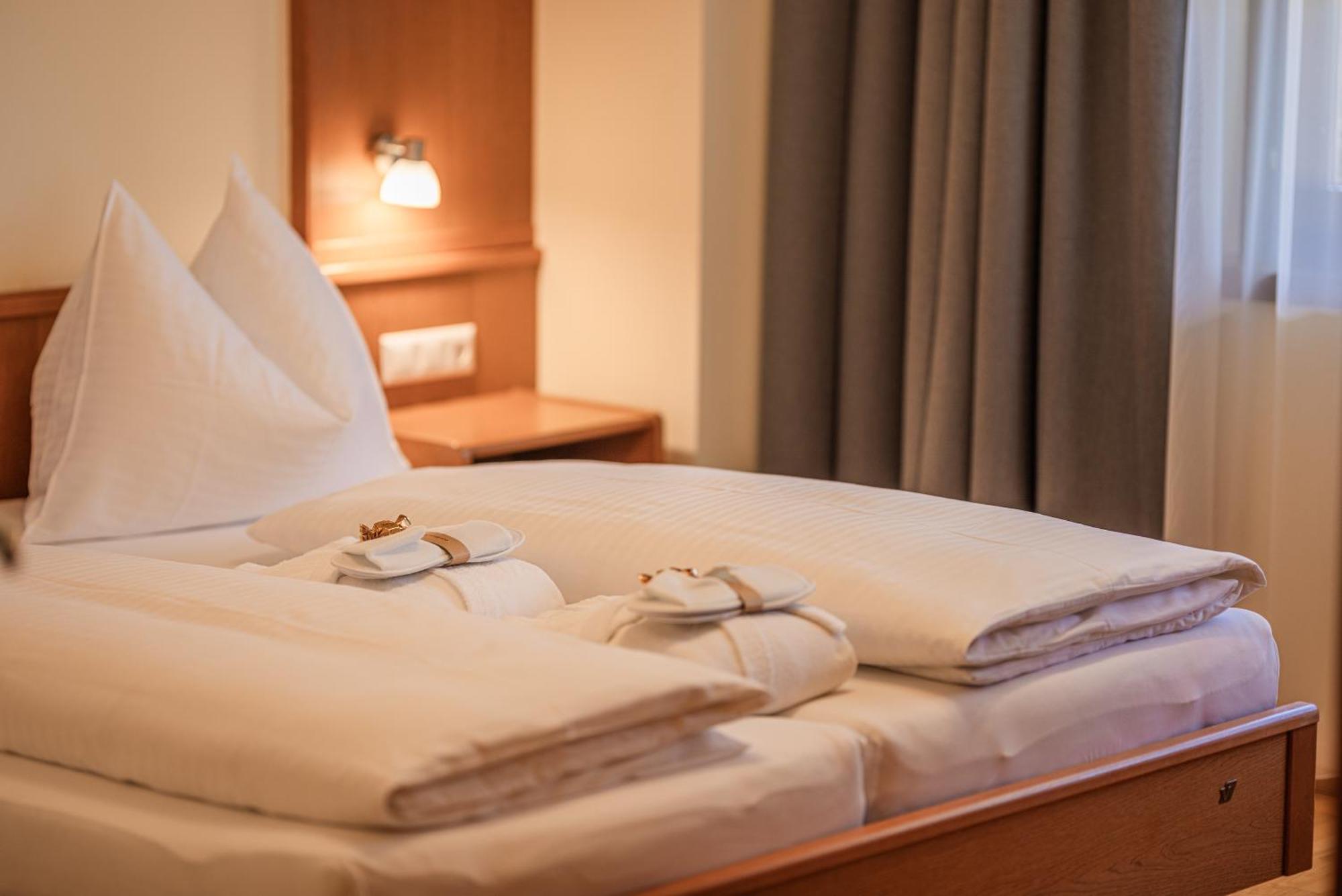 Alpine Spa Residence บาด ไคลน์เคิร์ชไฮม์ ภายนอก รูปภาพ