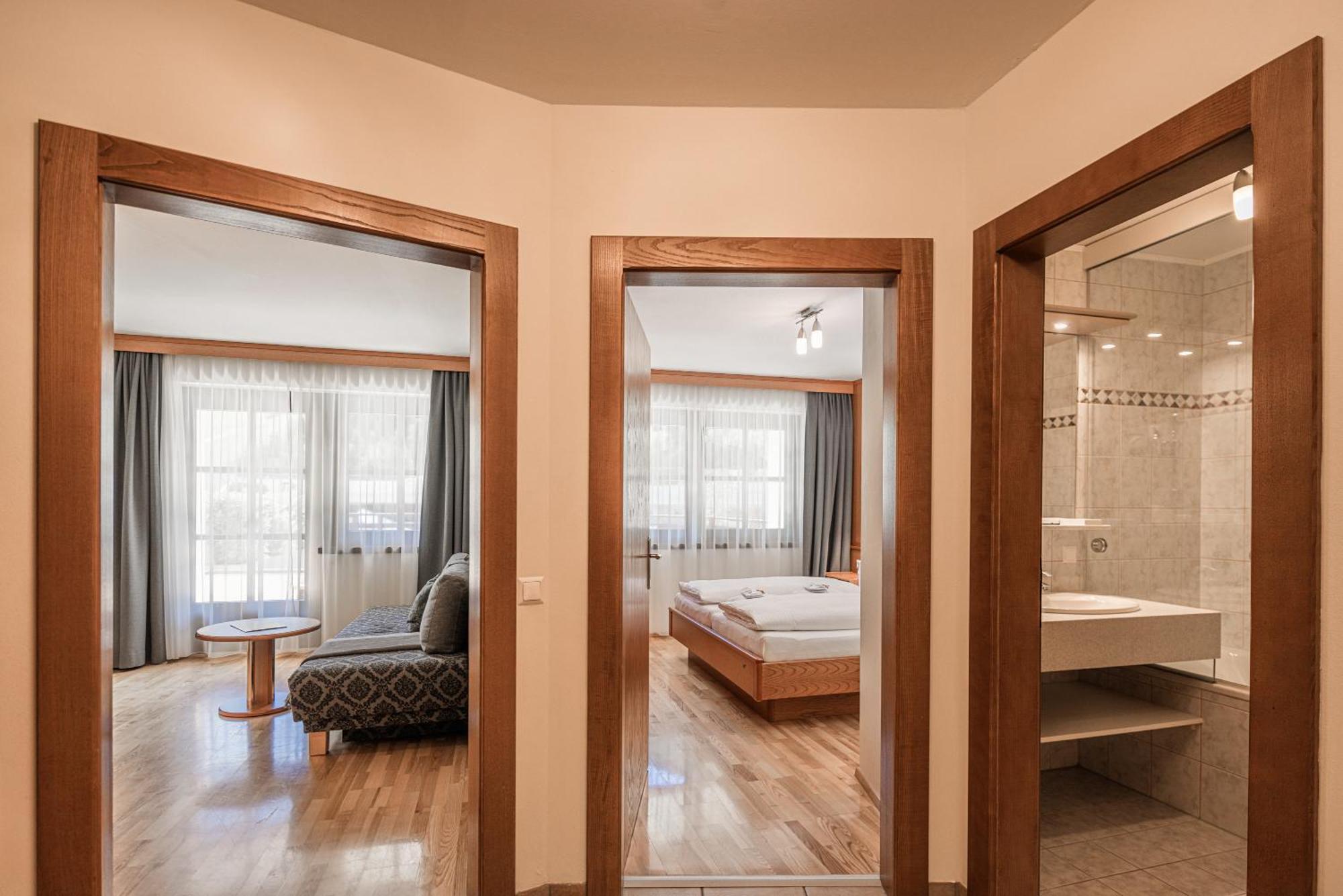 Alpine Spa Residence บาด ไคลน์เคิร์ชไฮม์ ภายนอก รูปภาพ