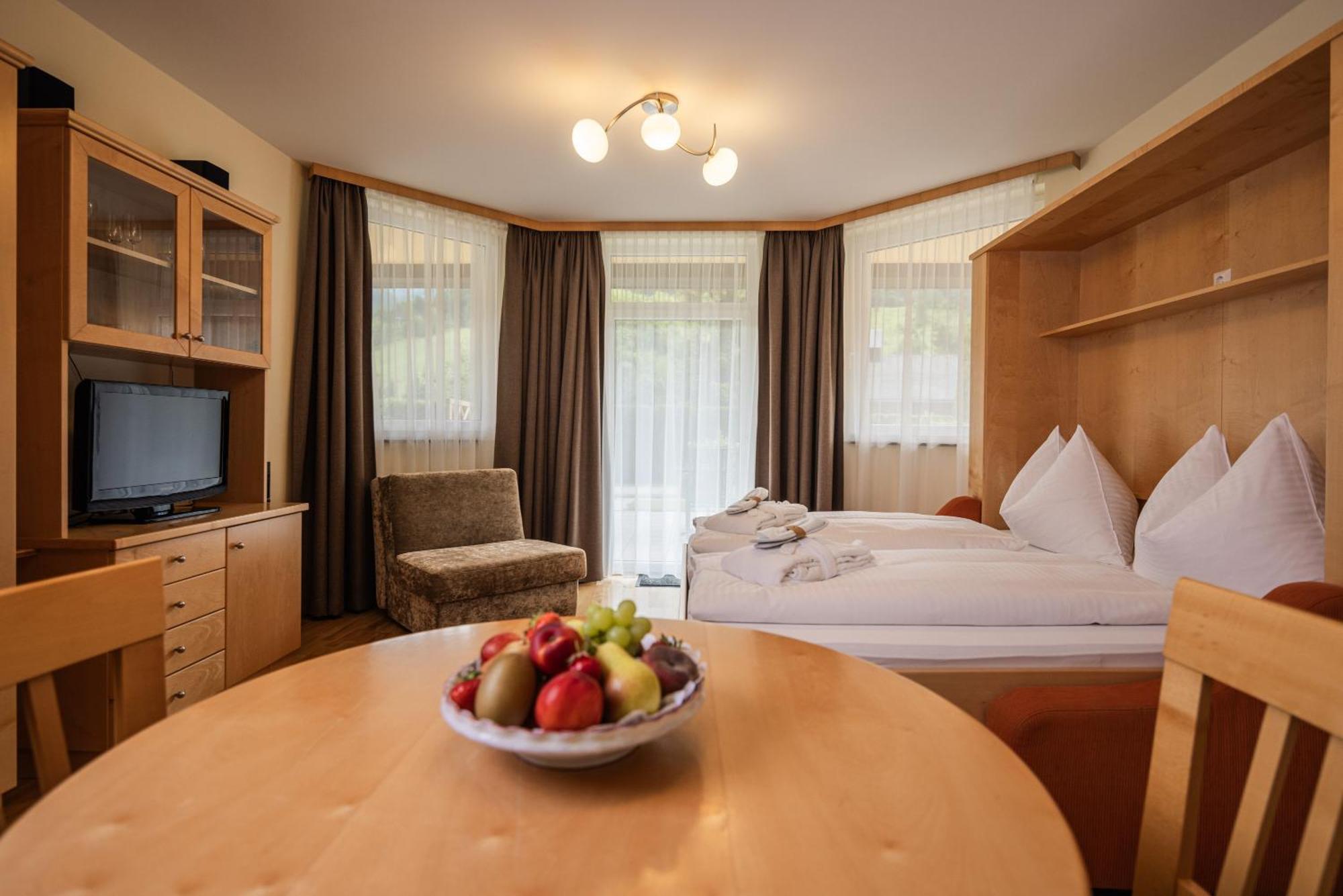 Alpine Spa Residence บาด ไคลน์เคิร์ชไฮม์ ภายนอก รูปภาพ