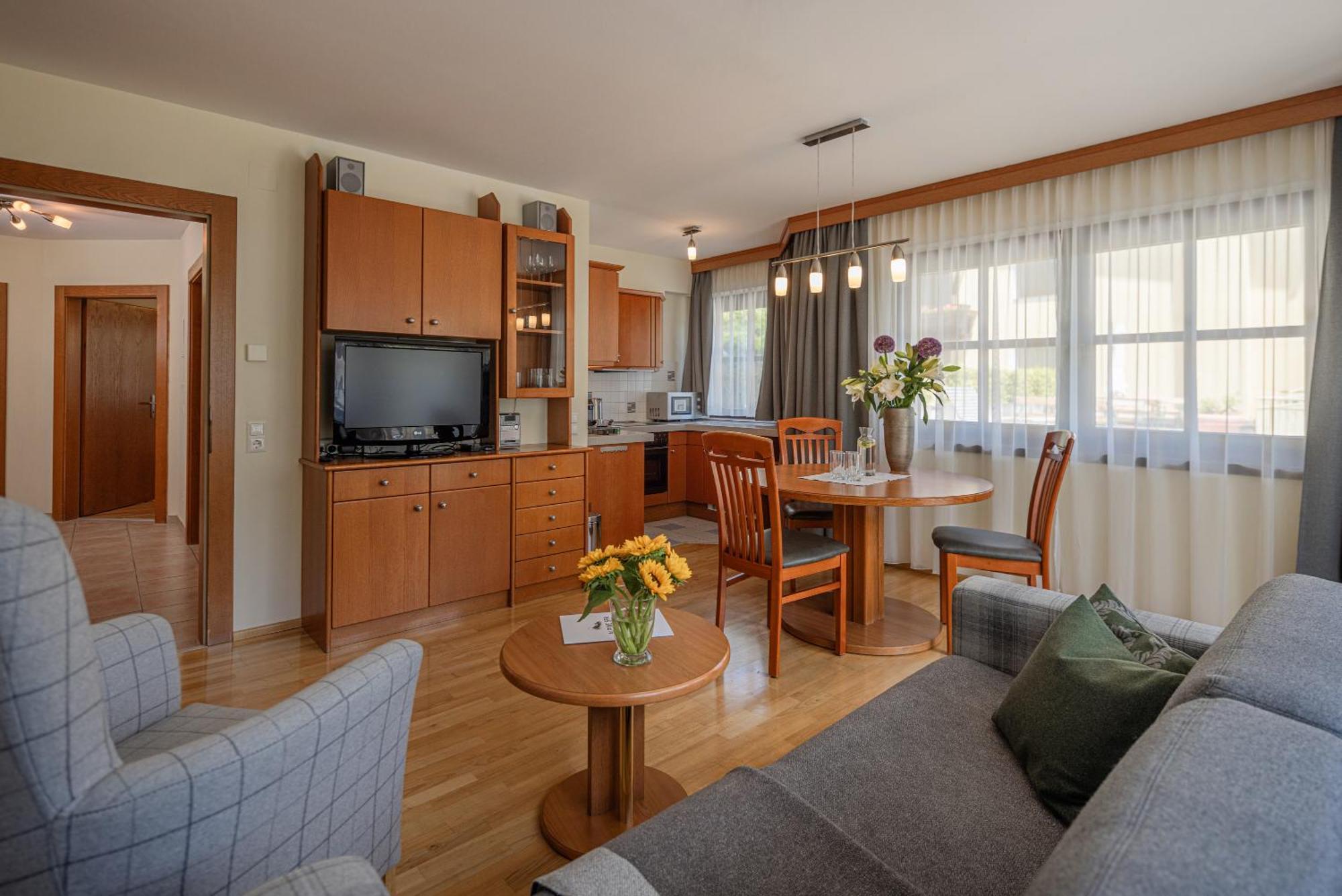 Alpine Spa Residence บาด ไคลน์เคิร์ชไฮม์ ภายนอก รูปภาพ