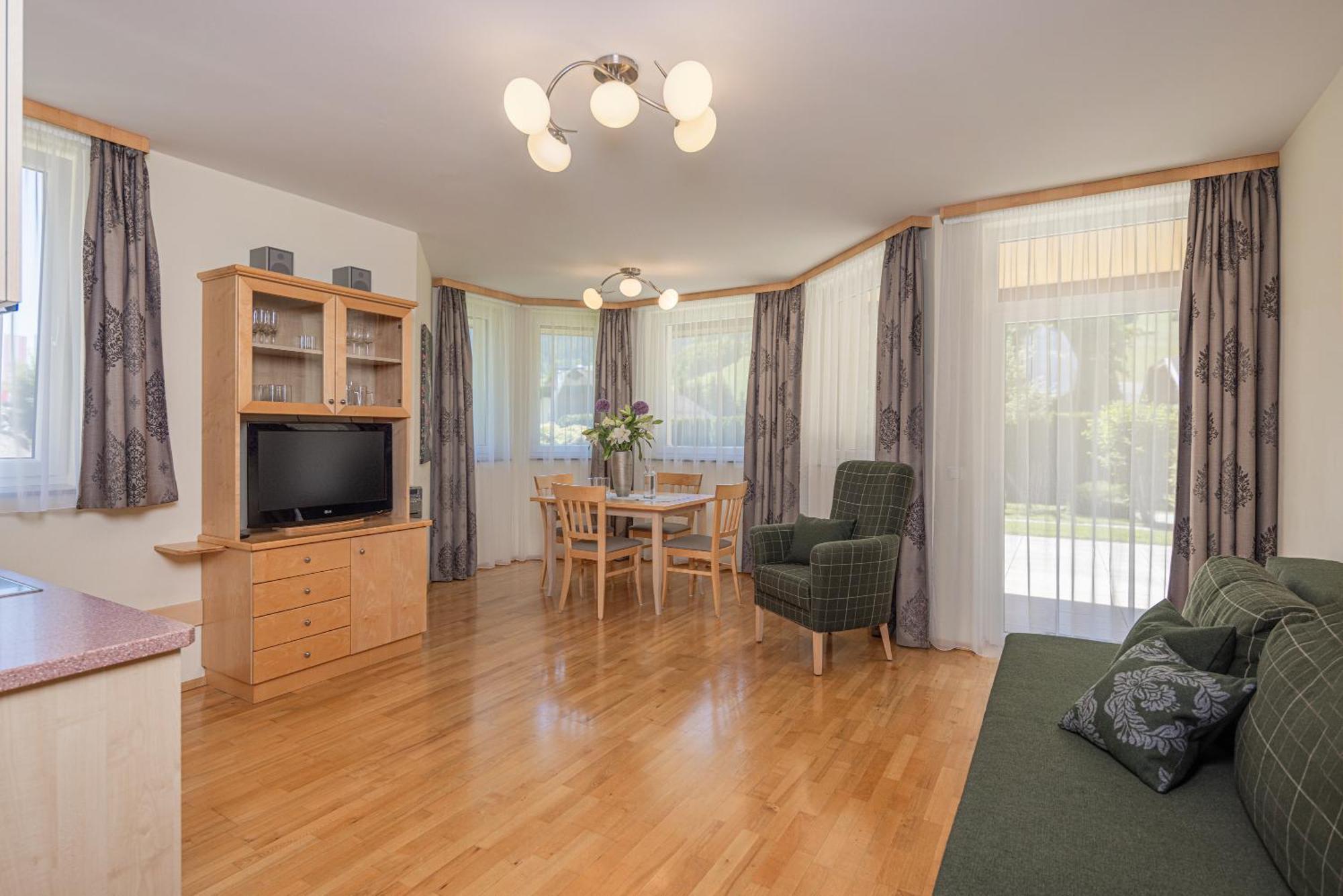 Alpine Spa Residence บาด ไคลน์เคิร์ชไฮม์ ภายนอก รูปภาพ
