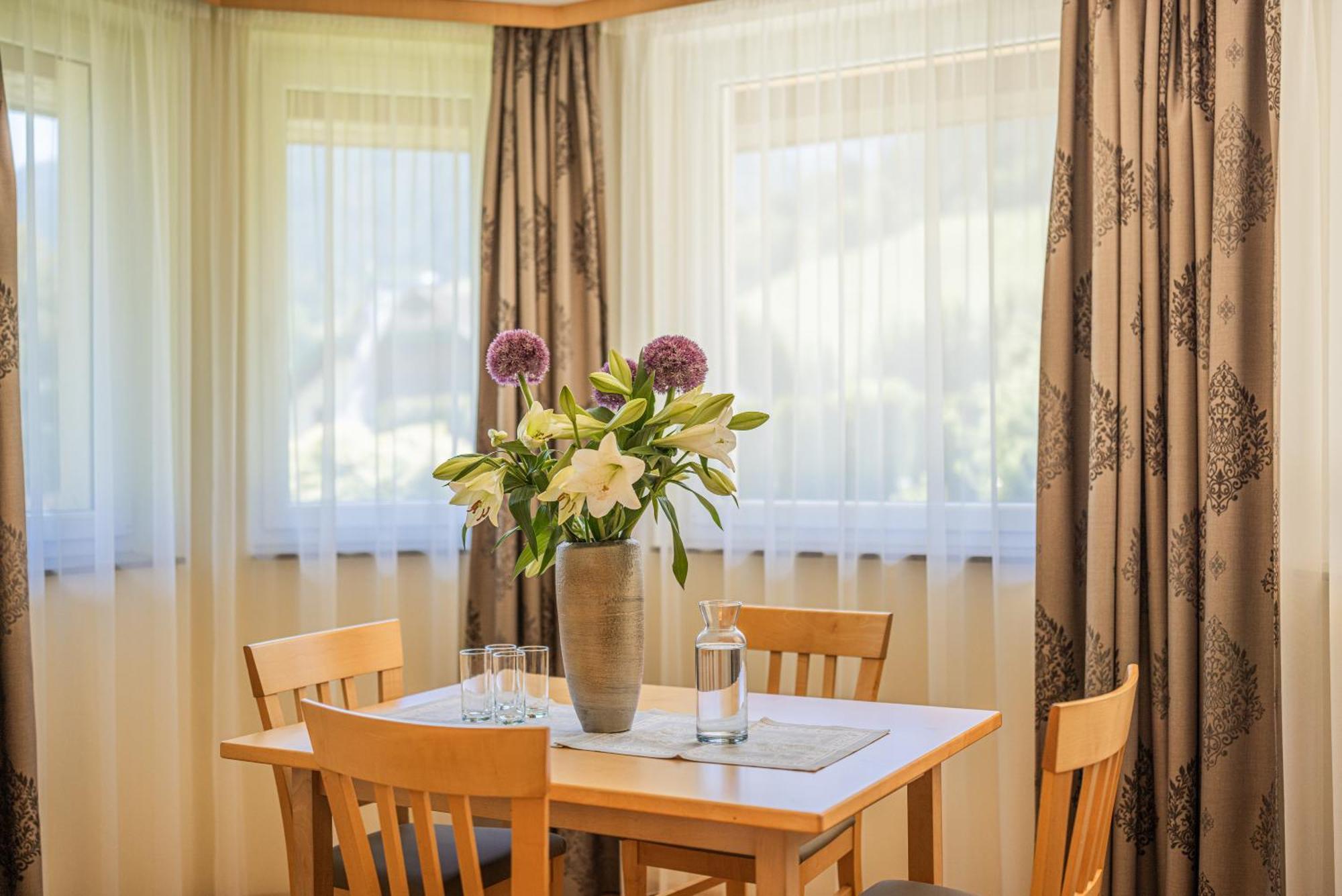 Alpine Spa Residence บาด ไคลน์เคิร์ชไฮม์ ภายนอก รูปภาพ