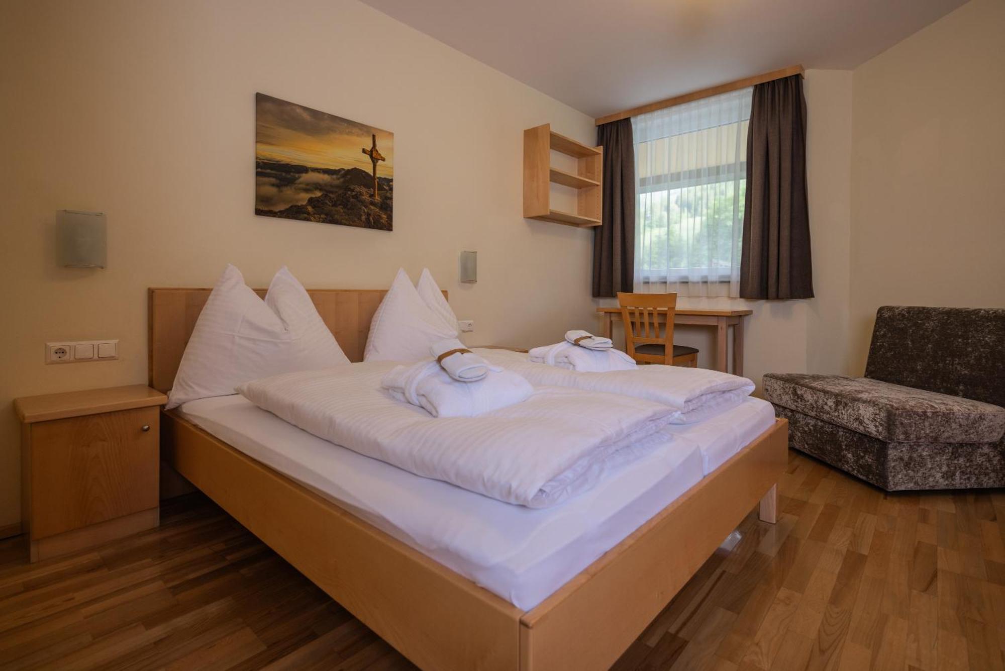 Alpine Spa Residence บาด ไคลน์เคิร์ชไฮม์ ภายนอก รูปภาพ