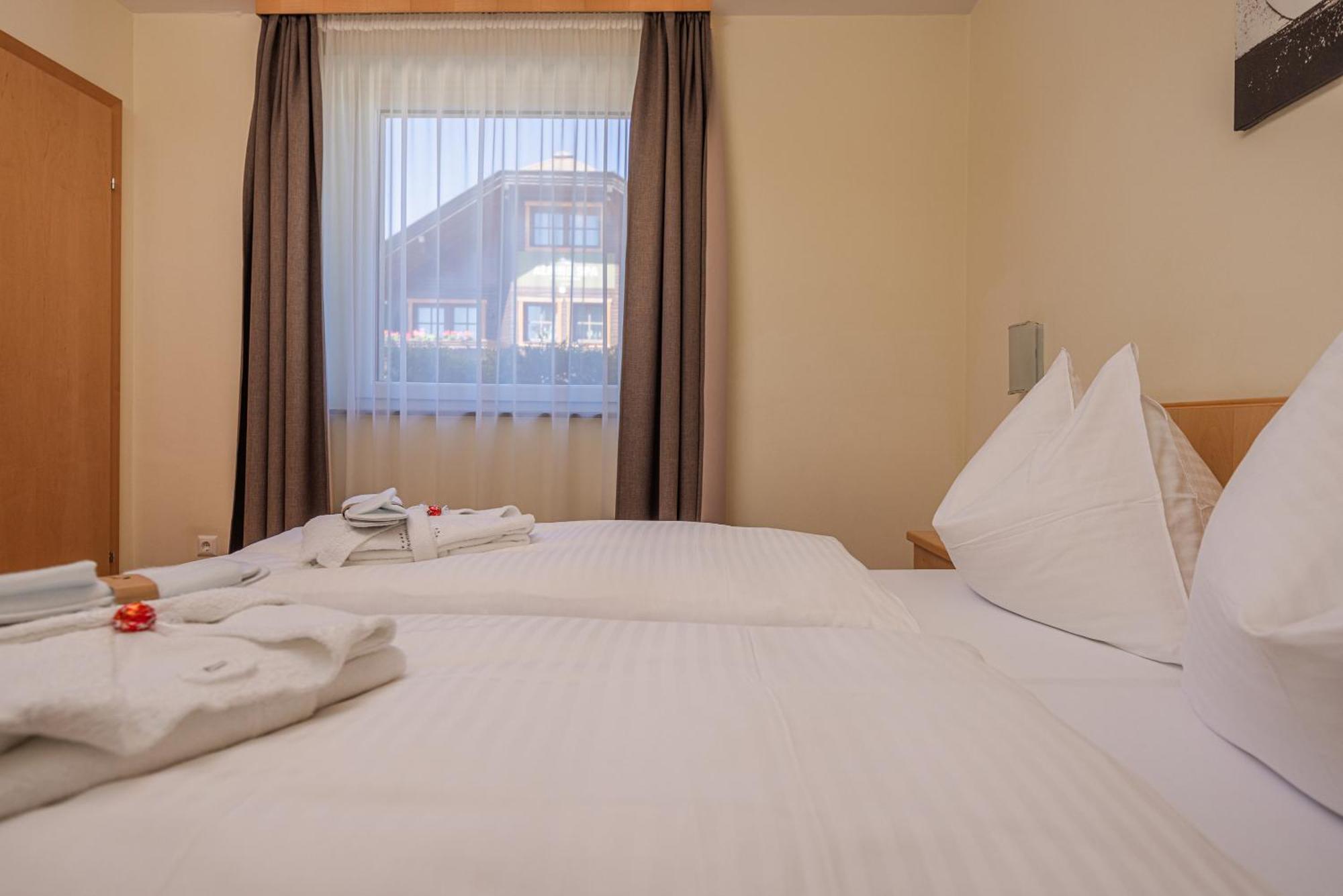 Alpine Spa Residence บาด ไคลน์เคิร์ชไฮม์ ภายนอก รูปภาพ