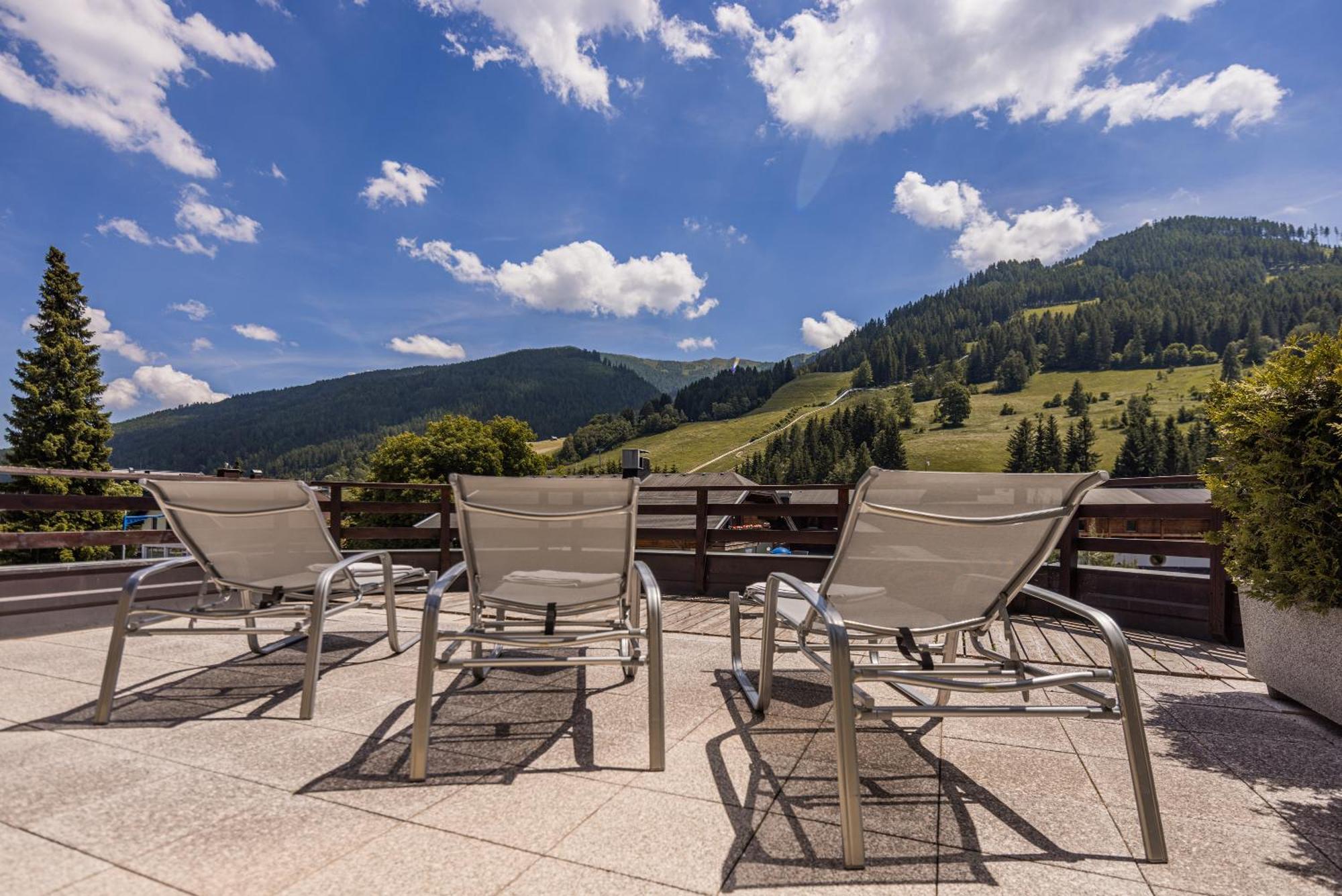 Alpine Spa Residence บาด ไคลน์เคิร์ชไฮม์ ภายนอก รูปภาพ