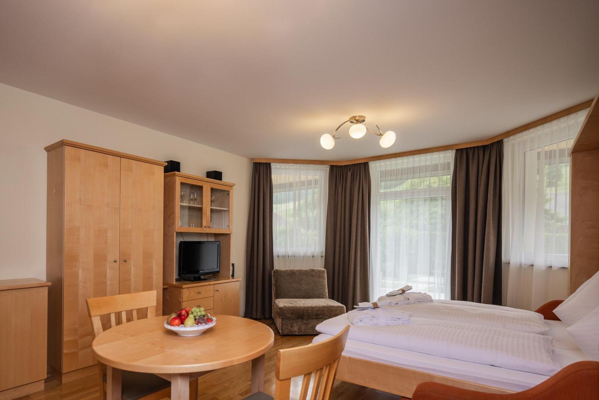 Alpine Spa Residence บาด ไคลน์เคิร์ชไฮม์ ภายนอก รูปภาพ
