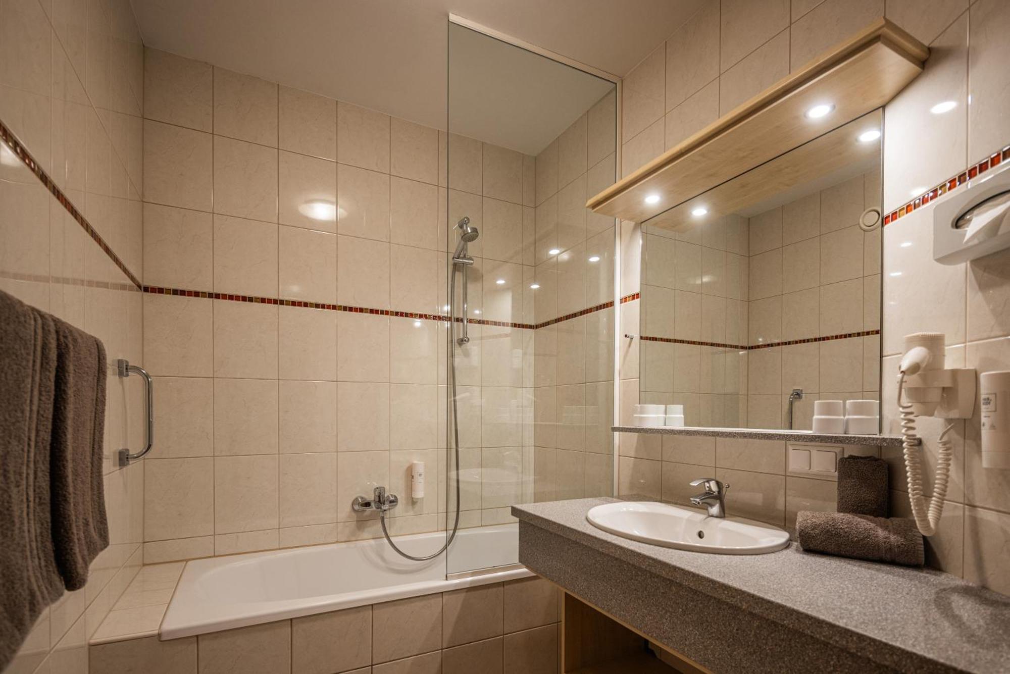 Alpine Spa Residence บาด ไคลน์เคิร์ชไฮม์ ภายนอก รูปภาพ